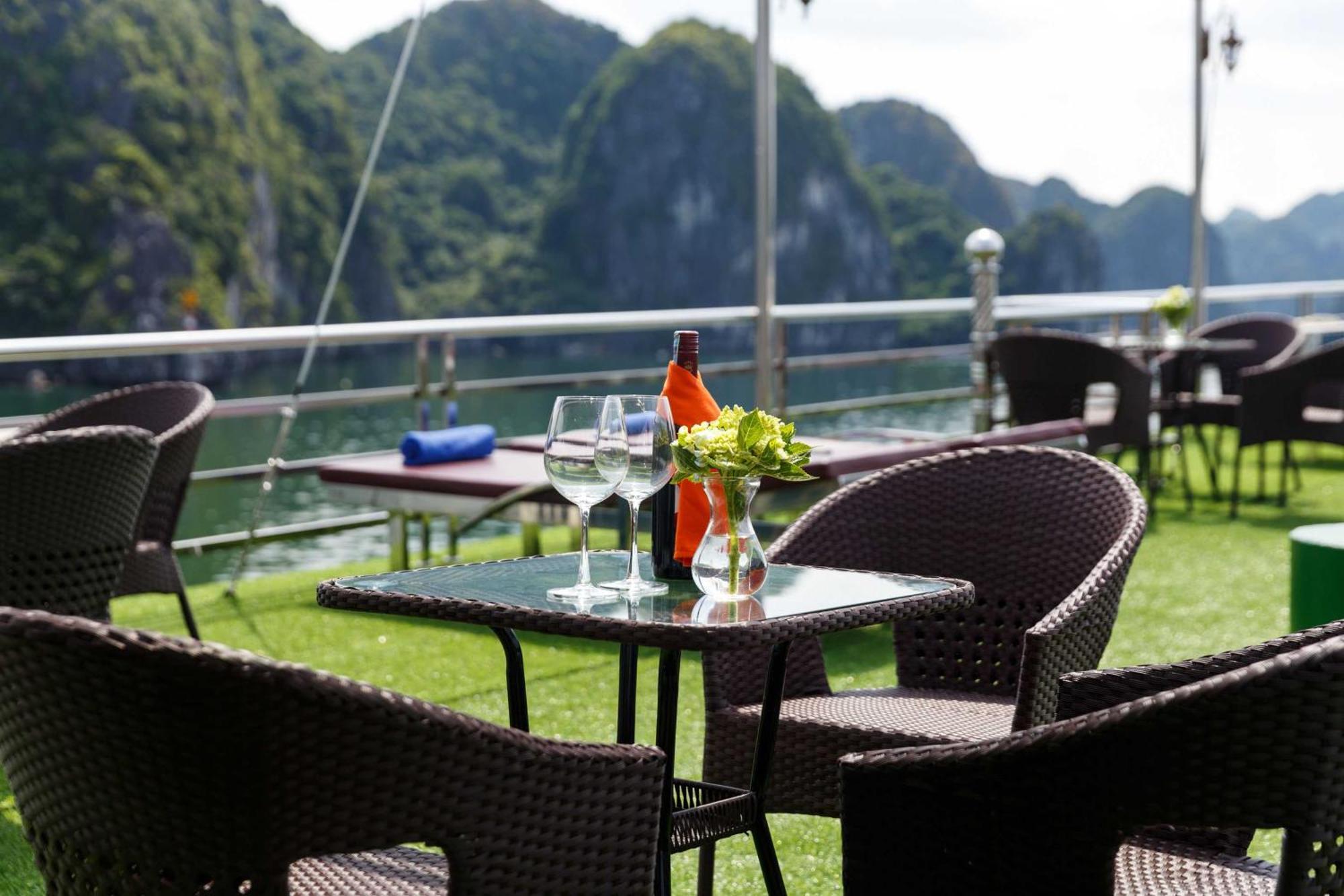 Venezia Boutique Cruises - Catba Island Hotel Chan Chau ภายนอก รูปภาพ