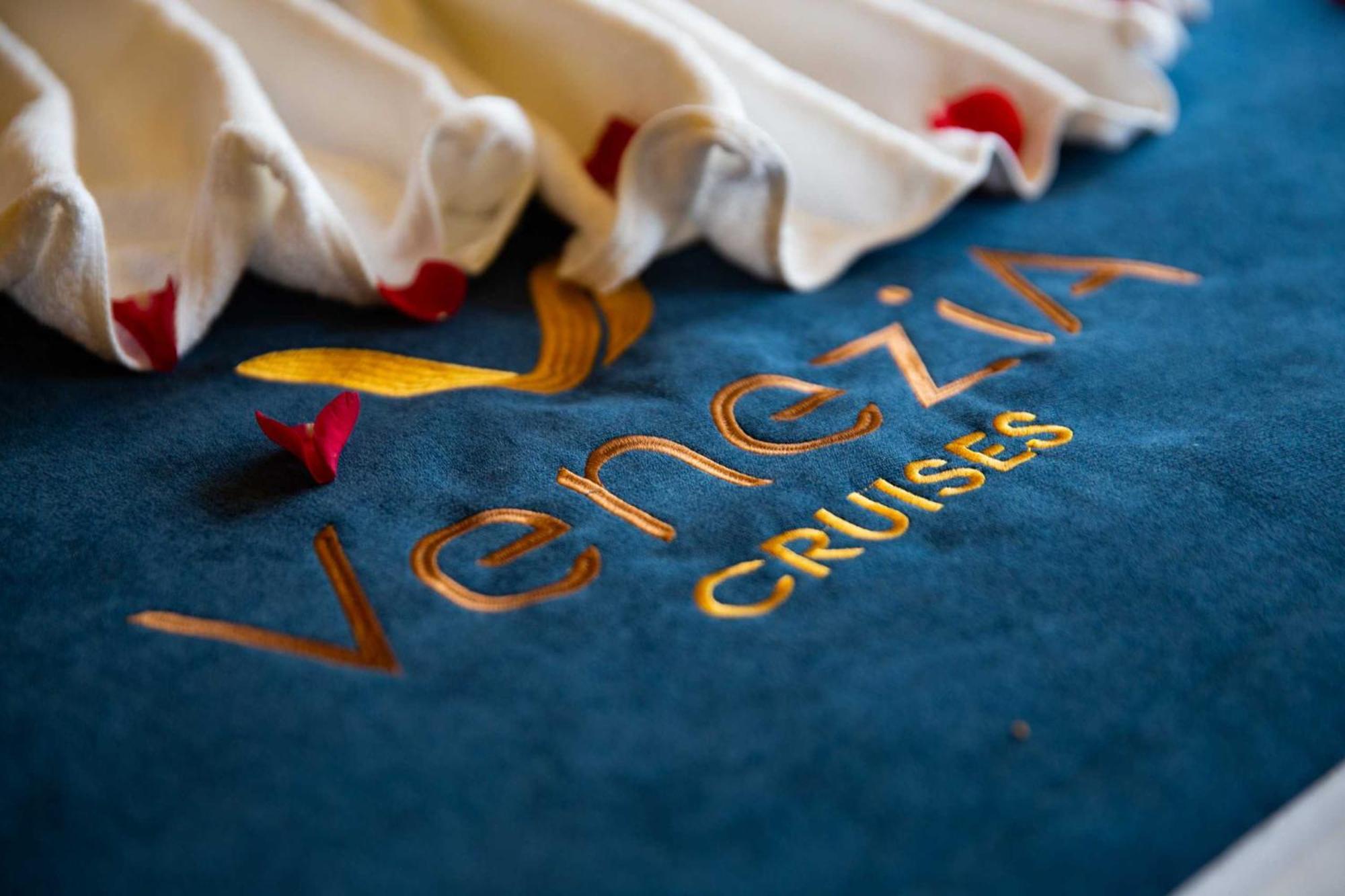 Venezia Boutique Cruises - Catba Island Hotel Chan Chau ภายนอก รูปภาพ