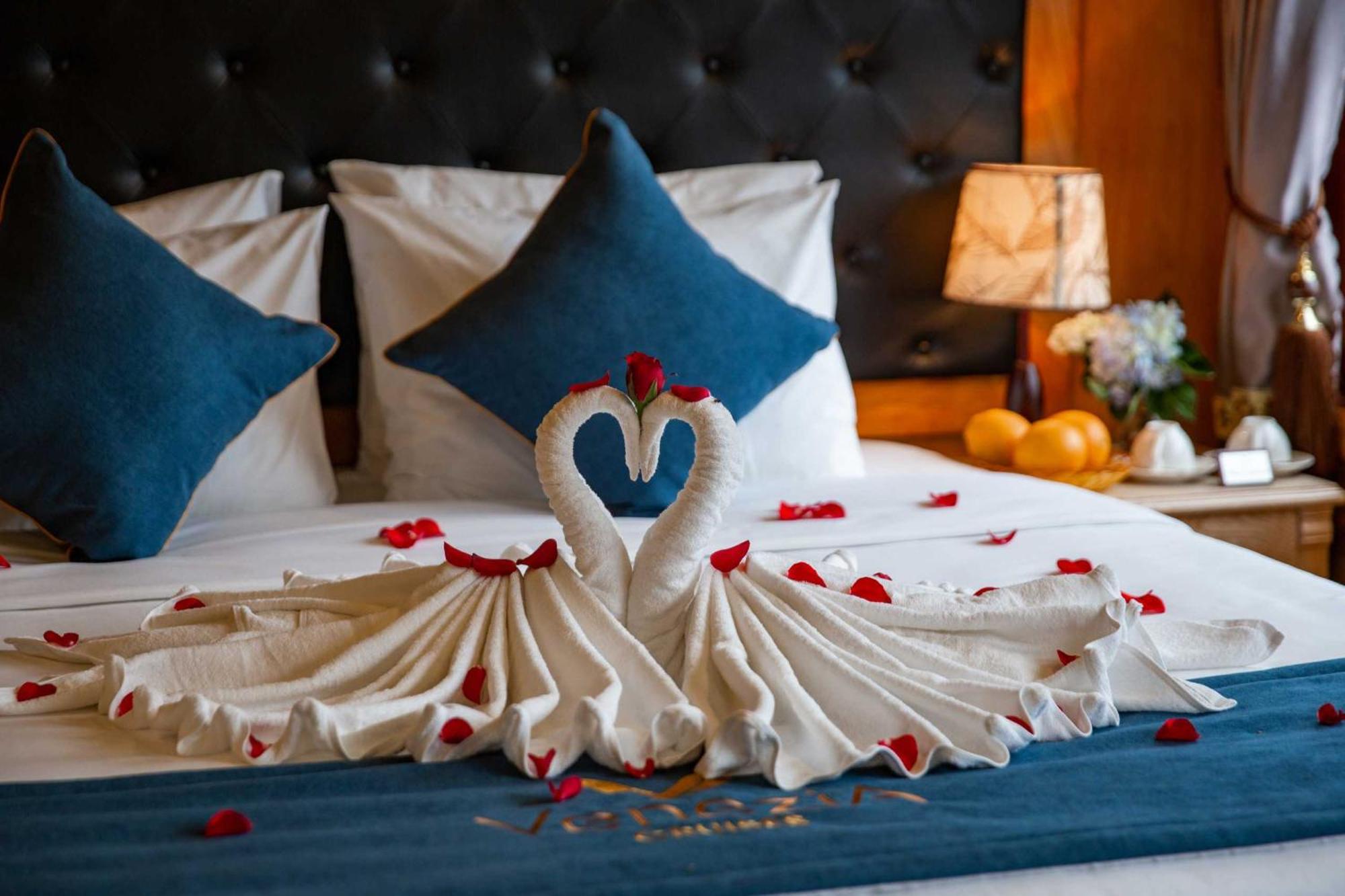Venezia Boutique Cruises - Catba Island Hotel Chan Chau ภายนอก รูปภาพ