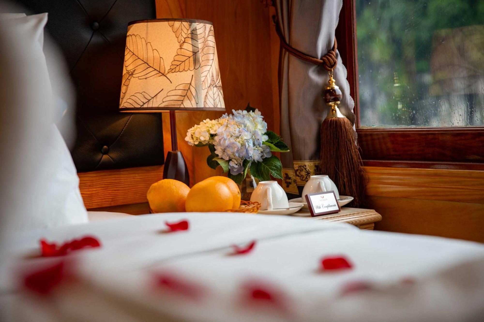 Venezia Boutique Cruises - Catba Island Hotel Chan Chau ภายนอก รูปภาพ