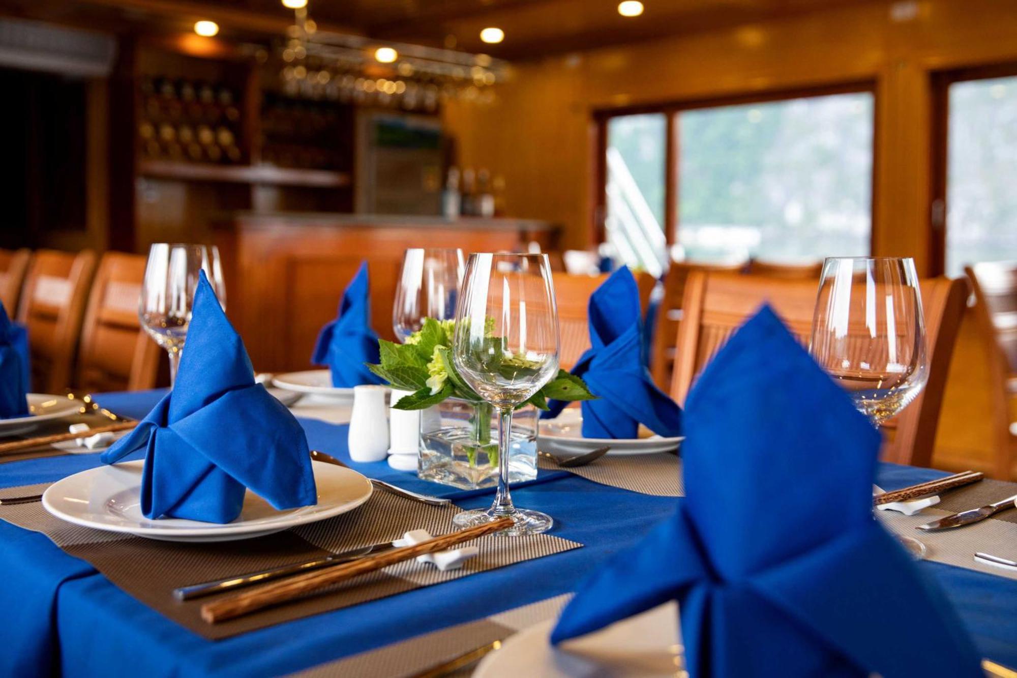 Venezia Boutique Cruises - Catba Island Hotel Chan Chau ภายนอก รูปภาพ